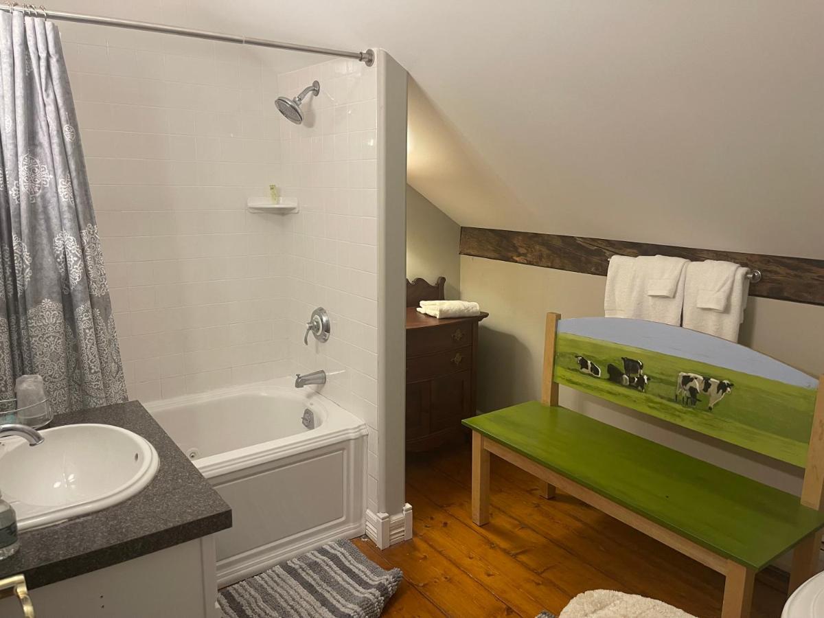 Dodds Brick House Bed & Breakfast North Hero Экстерьер фото